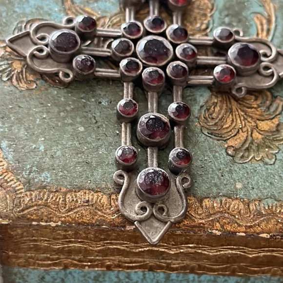 Large faceted garnet encrusted sterling silver antiqued patina  cross vintage - Picture 5 of 10